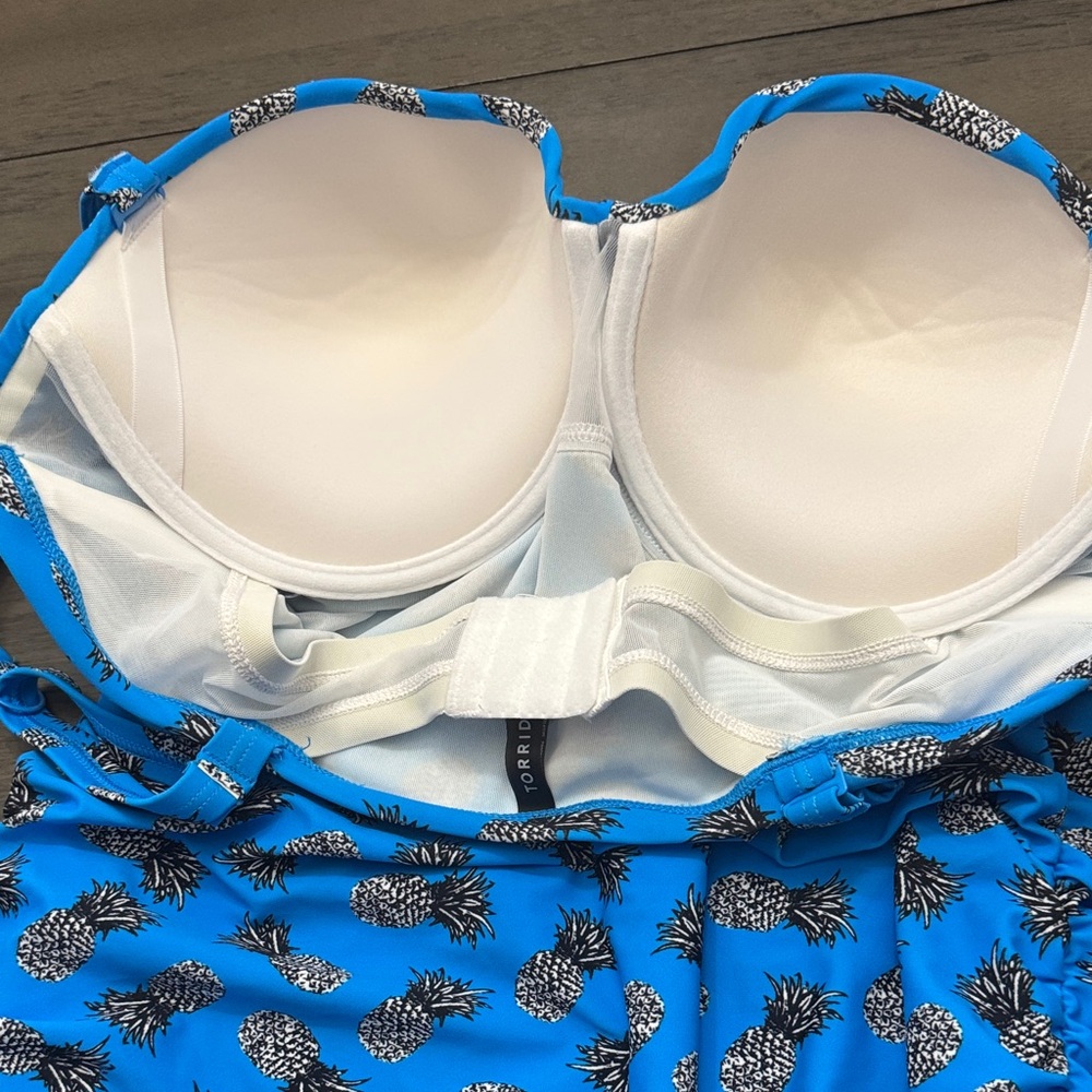 Torrid One Piece Swimsuit, Size 2 with underwire - Picture 6 of 8